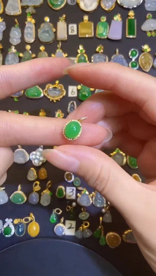 吊坠(不含链)18K金镶嵌翡翠小**虎1