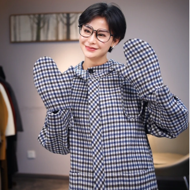 连帽长款羊毛大衣