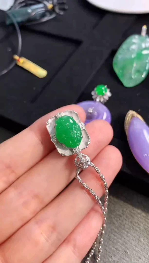 【闪购商品】翡翠吊坠(不含链)18K金镶嵌吊坠