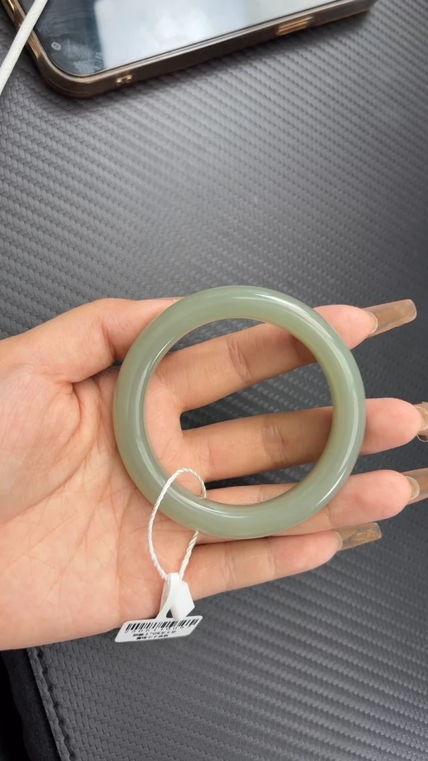 和田玉手镯未镶嵌且末近矿微色差高青白55+手镯