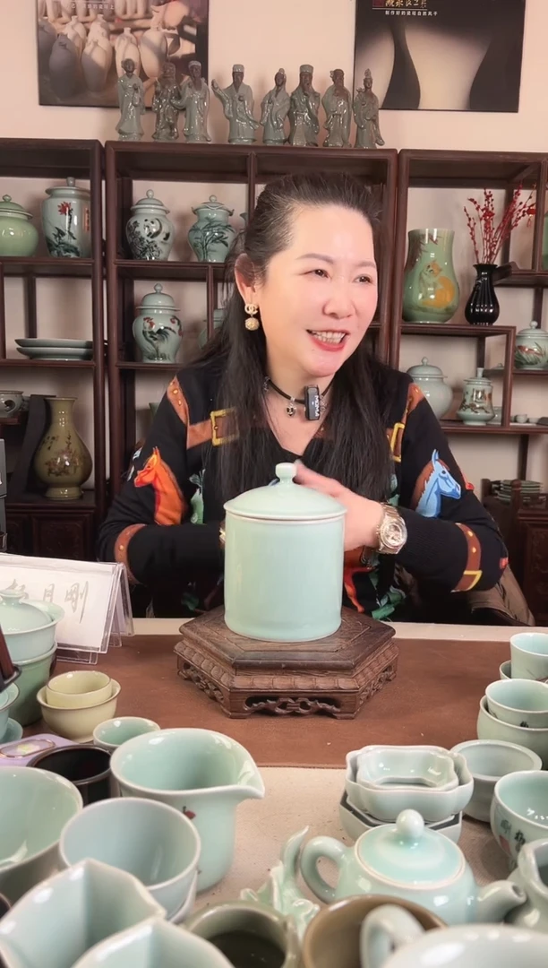 纯手工 粉青 直筒盖罐