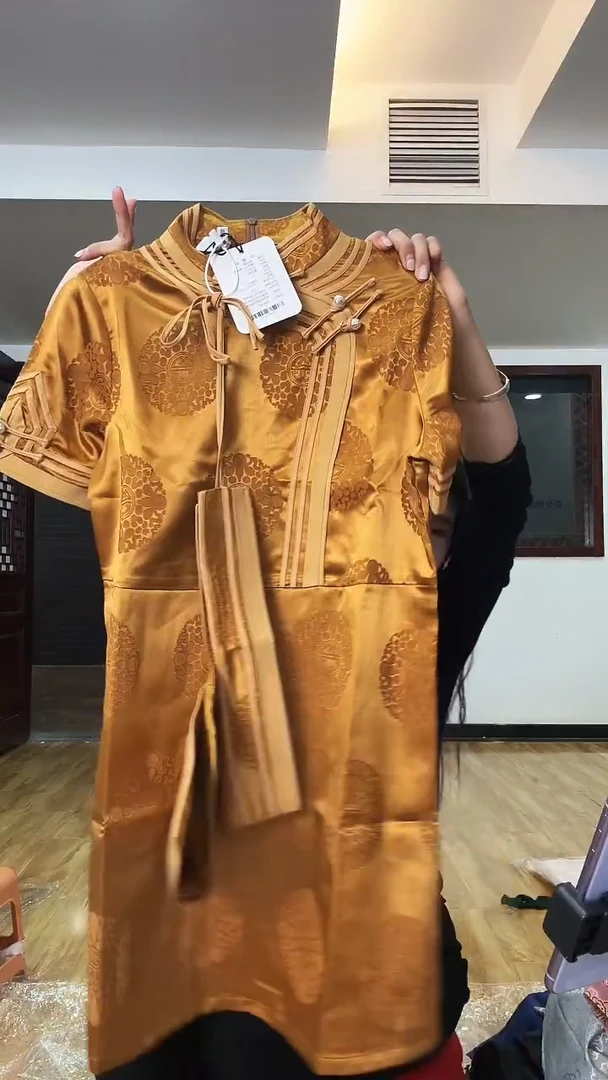 连衣裙       L码        105-115斤