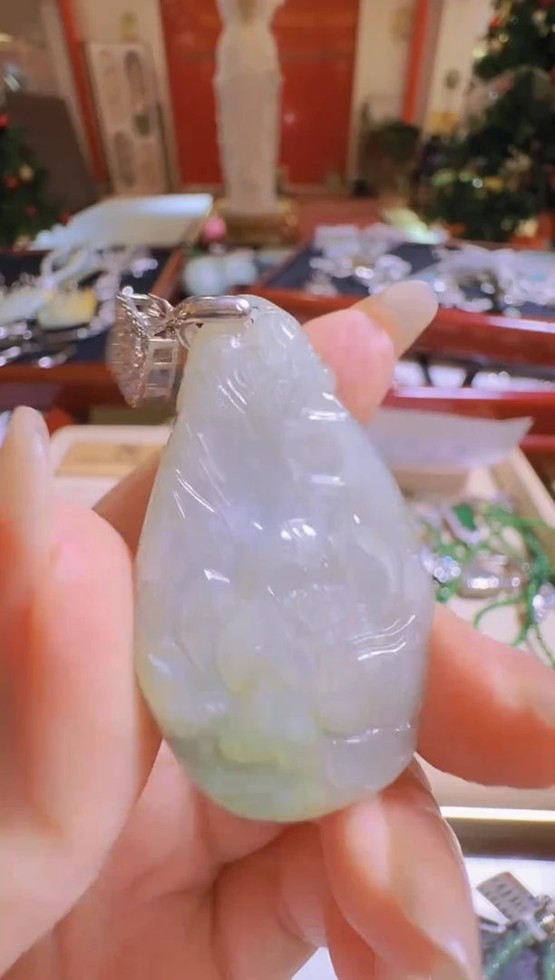 【闪购商品】翡翠吊坠(不含链)未镶嵌翡翠