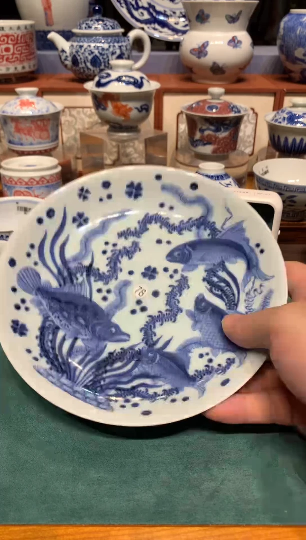 卸**涛78青花鱼藻纹壶承微瑕xn101