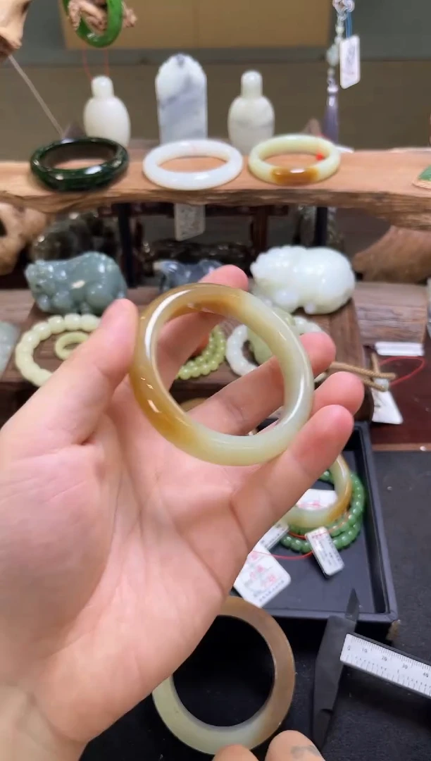 和田玉手镯未镶嵌若羌糖黄手镯 52+圈 裂