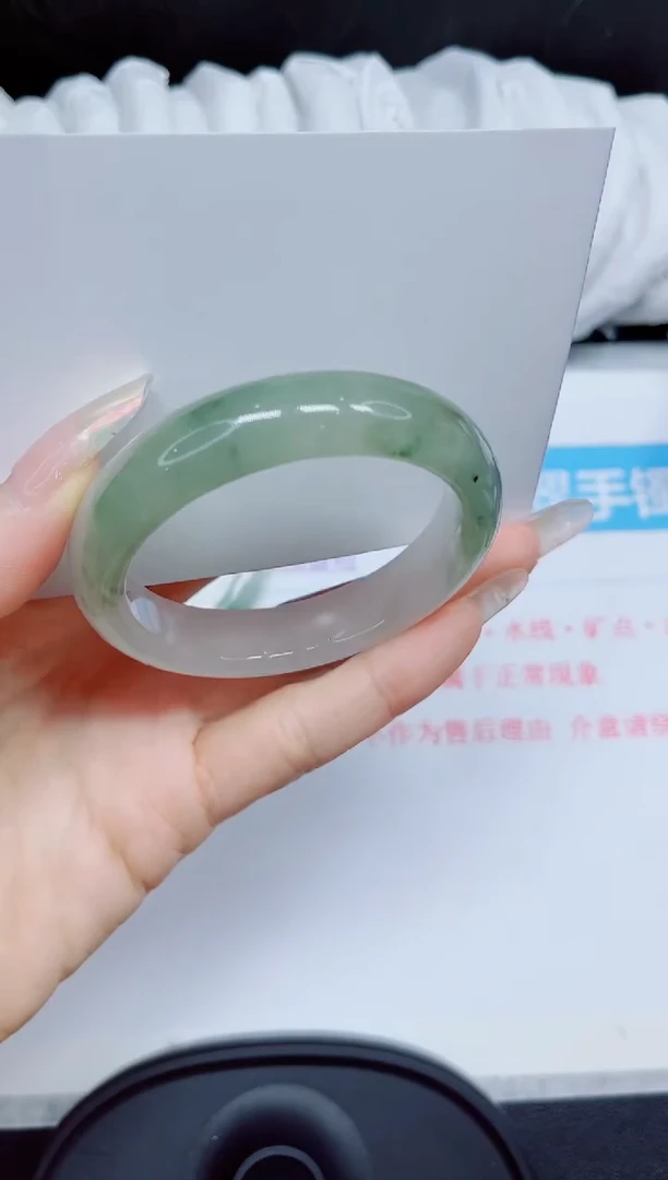 石英质玉手镯未镶嵌92.