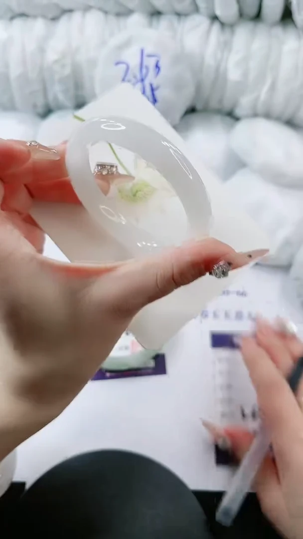 【闪购商品】石英质玉手镯未镶嵌多样性发货L655