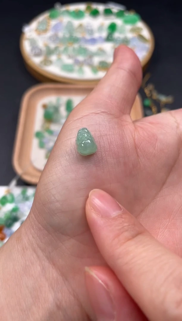 吊坠(不含链)18K金镶嵌翡翠一个JK263