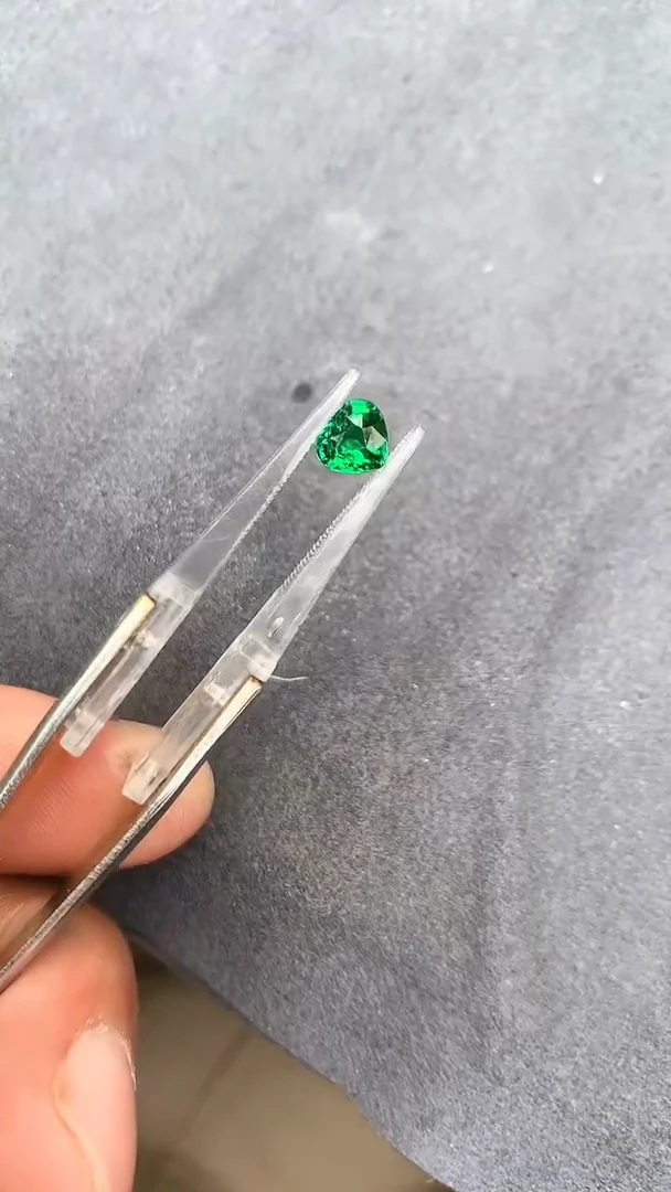 未镶嵌裸石石榴石（沙弗莱）1.01ct