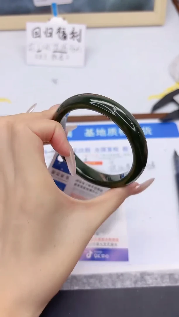 未镶嵌手镯和田玉40-62.5