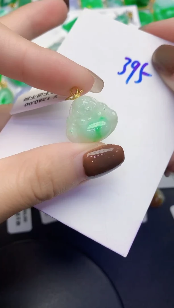 颈饰18K金镶嵌翡翠缅甸天然翡翠A货