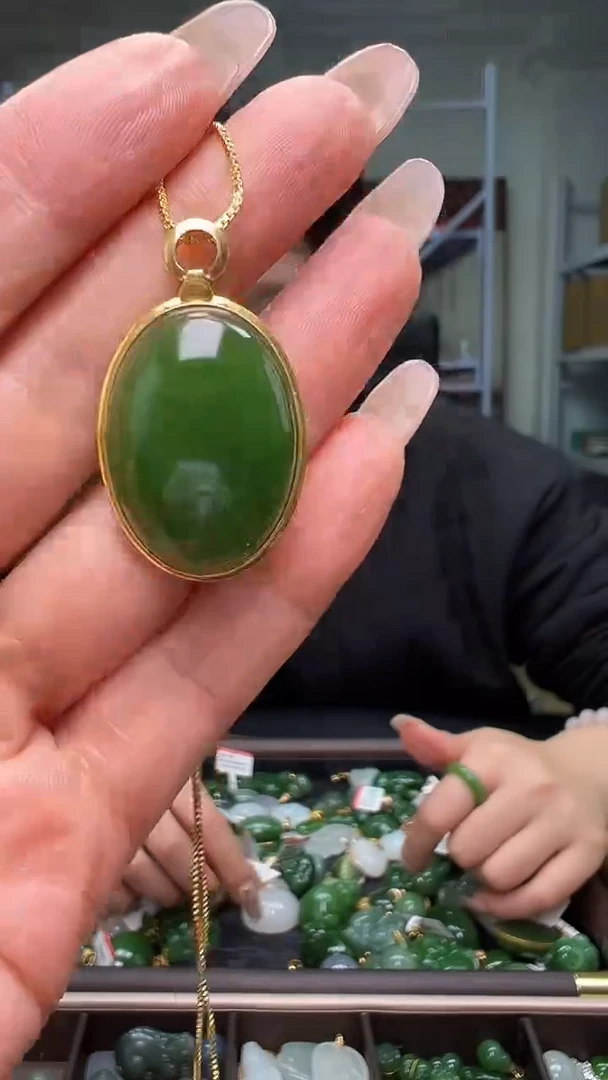 颈饰18K金镶嵌和田玉（多样性发货.发其一）11.27.66