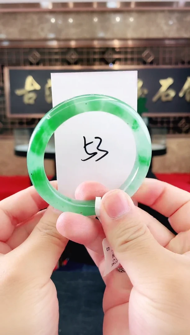 未镶嵌手镯石英质玉（非洲翠）微瑕一经发货运费不退介意勿拍