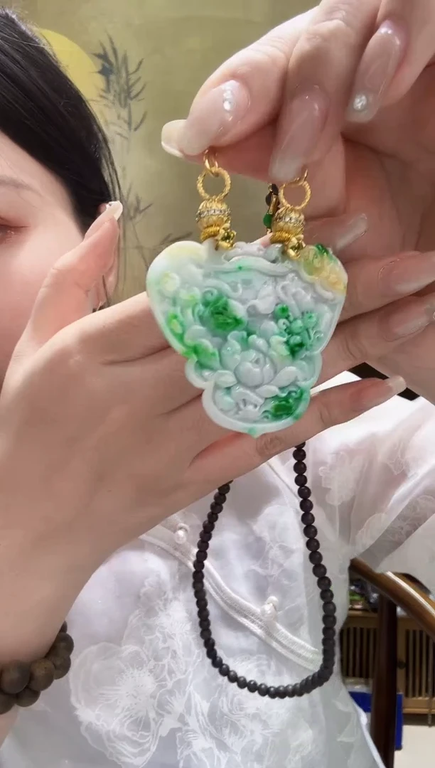 颈饰未镶嵌翡翠吊坠