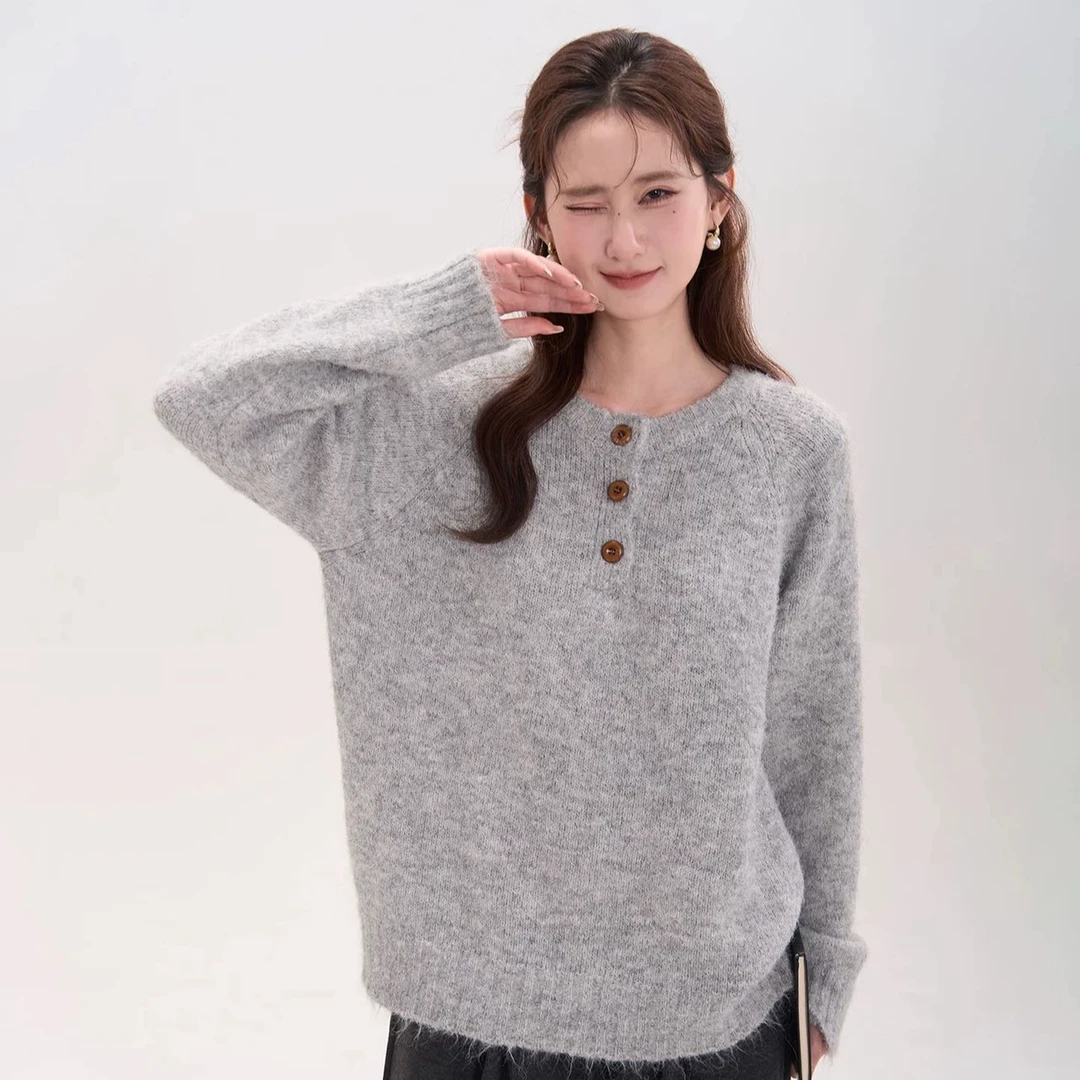 韩系三粒扣纯色圆领休闲风羊毛针织衫