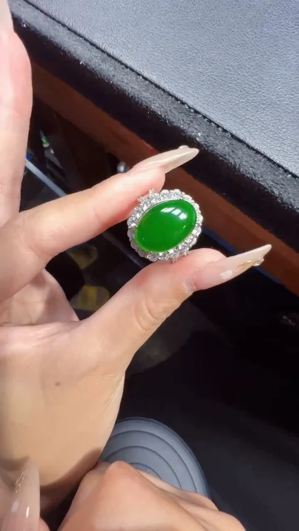 未镶嵌定制翡翠翡翠A货有轻微色差属于正常现象，戒指多样性发货1