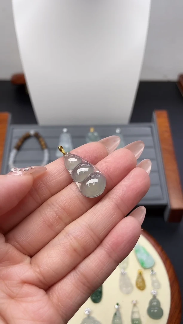 颈饰18K金镶嵌翡翠(5号链接)纯天然A货缅甸翡翠豆子吊坠