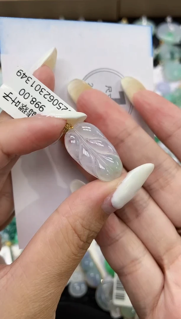 颈饰18K金镶嵌翡翠11111111111