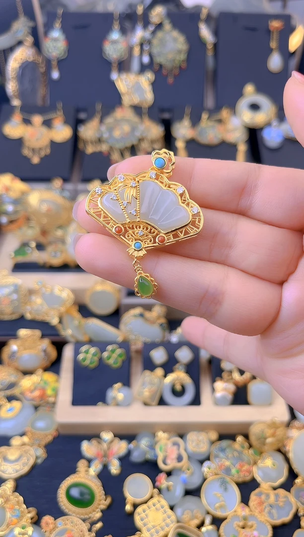 【闪购商品】和田玉吊坠银S925镀金镶嵌国风小乔扇吊坠