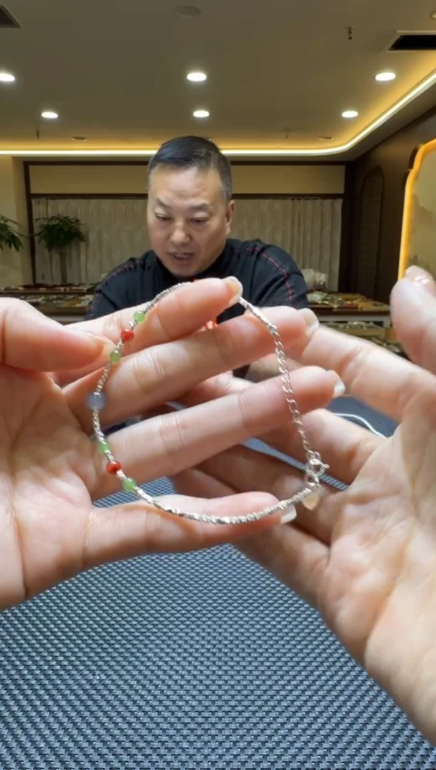 颈饰未镶嵌和田玉手串