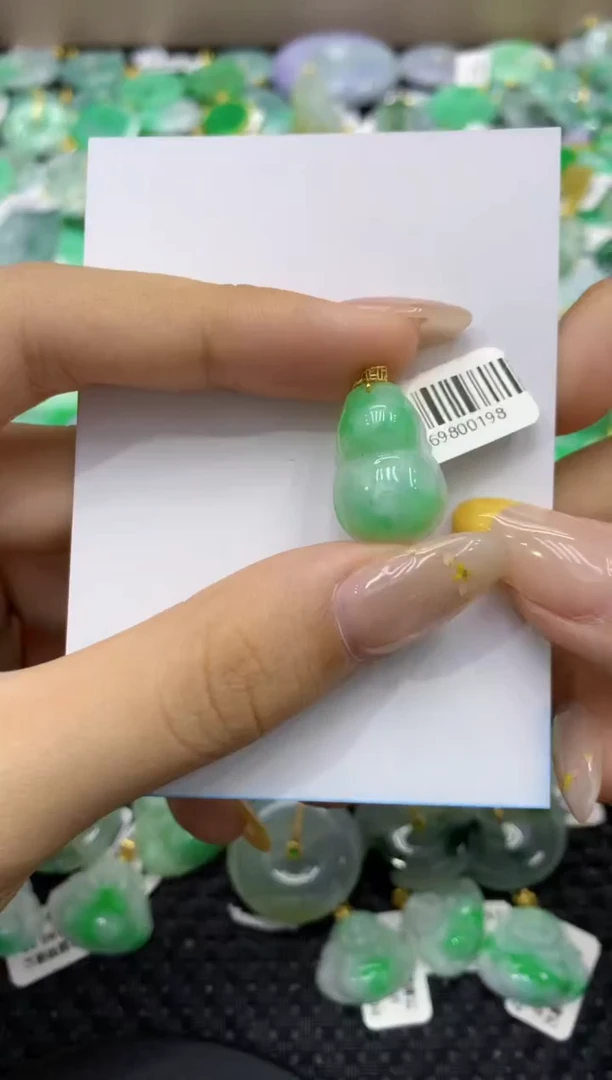 颈饰18K金镶嵌翡翠天然缅甸翡翠A货