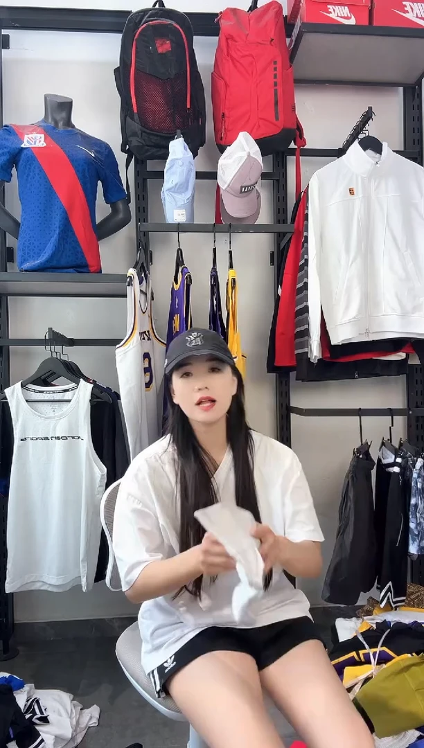 233·编码  耐克卫衣瑕疵修复以直播间过款为准 尺码·58