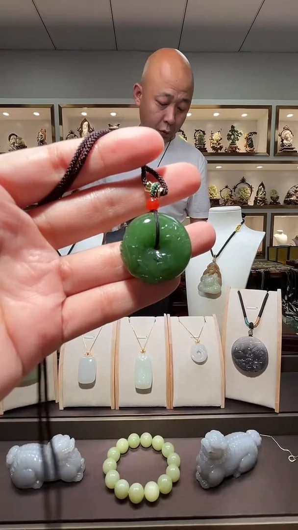 和田玉未镶嵌颈饰苏