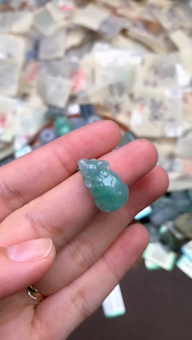 未镶嵌挂件翡翠一牛