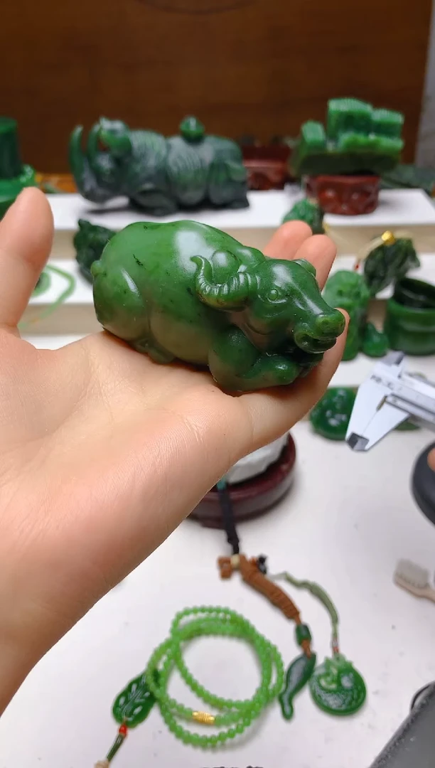 未镶嵌和田玉（碧玉）摆件1