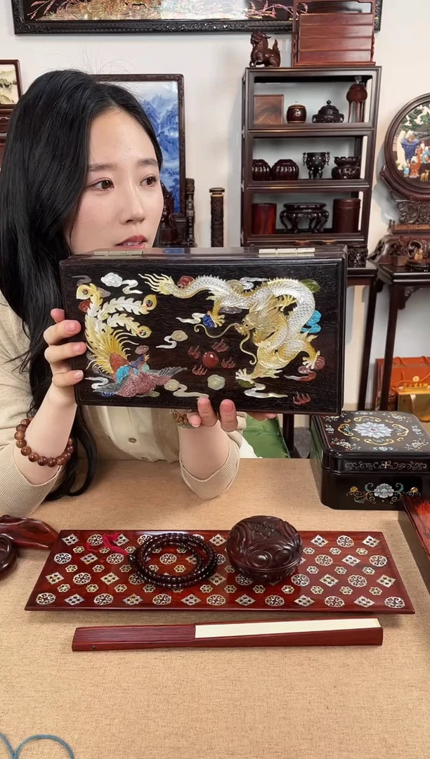 紫檀木类成套家具龙凤盒