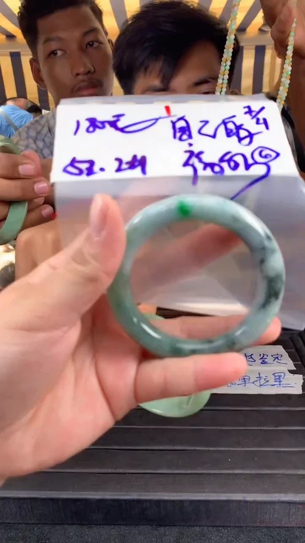 定制翡翠未镶嵌自****。1毛货需精细抛光拍一发一