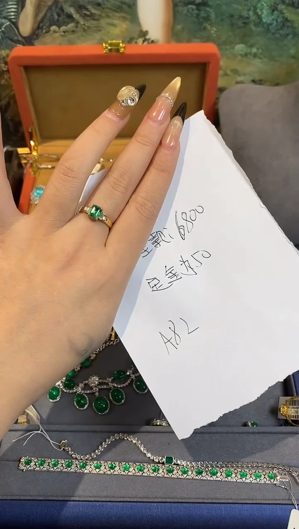 18K金镶嵌戒指祖母绿楚楚珠宝中古甄选不退换