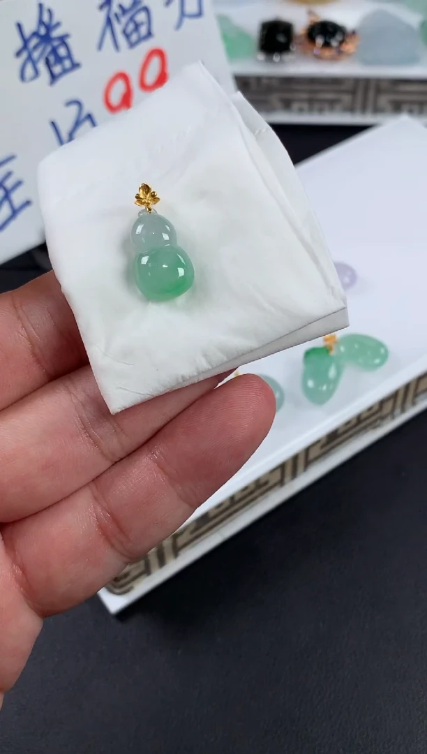 颈饰18K金镶嵌翡翠素*翡翠