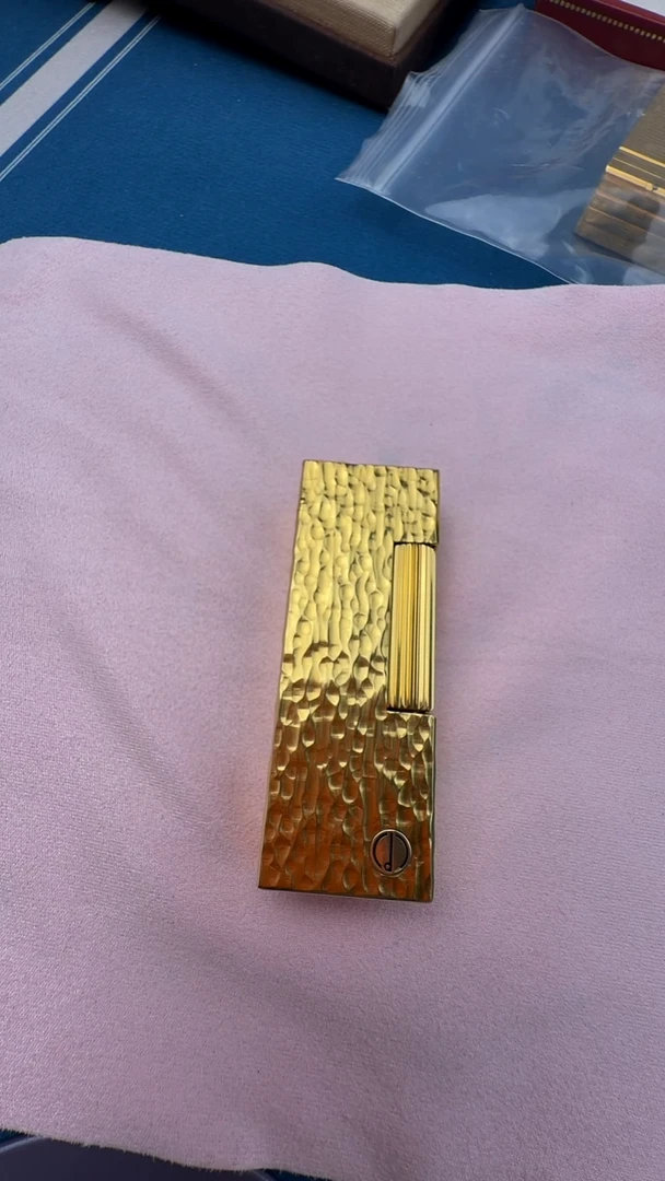 朵朵气体打火机登5代陨石坑