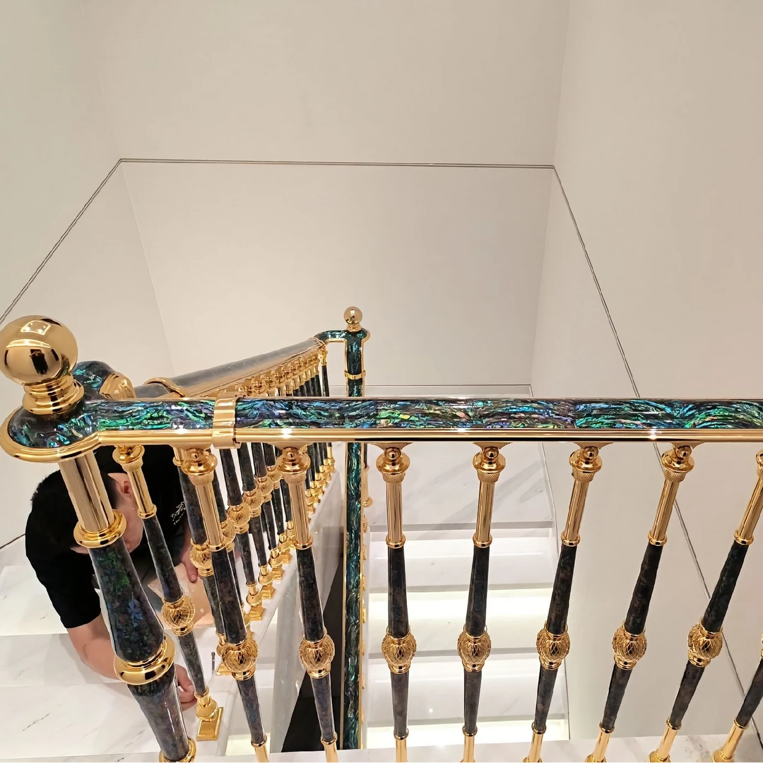 欧式铝楼梯板扶手铝合金立柱轻奢楼梯扶手欧式护栏别墅楼梯栏杆