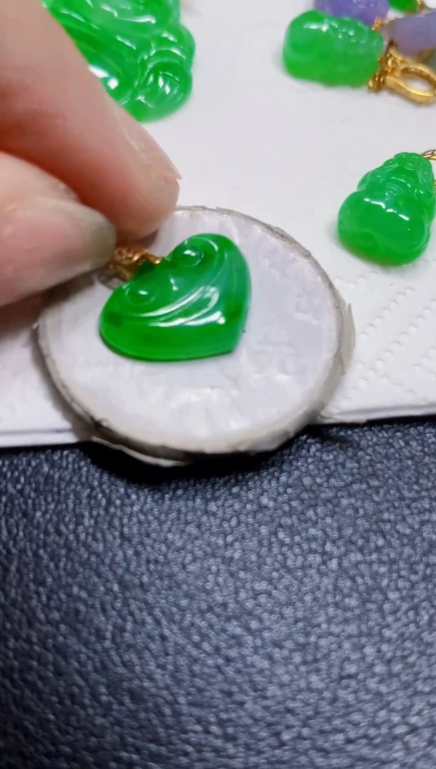 颈饰18K金镶嵌翡翠金*多如意