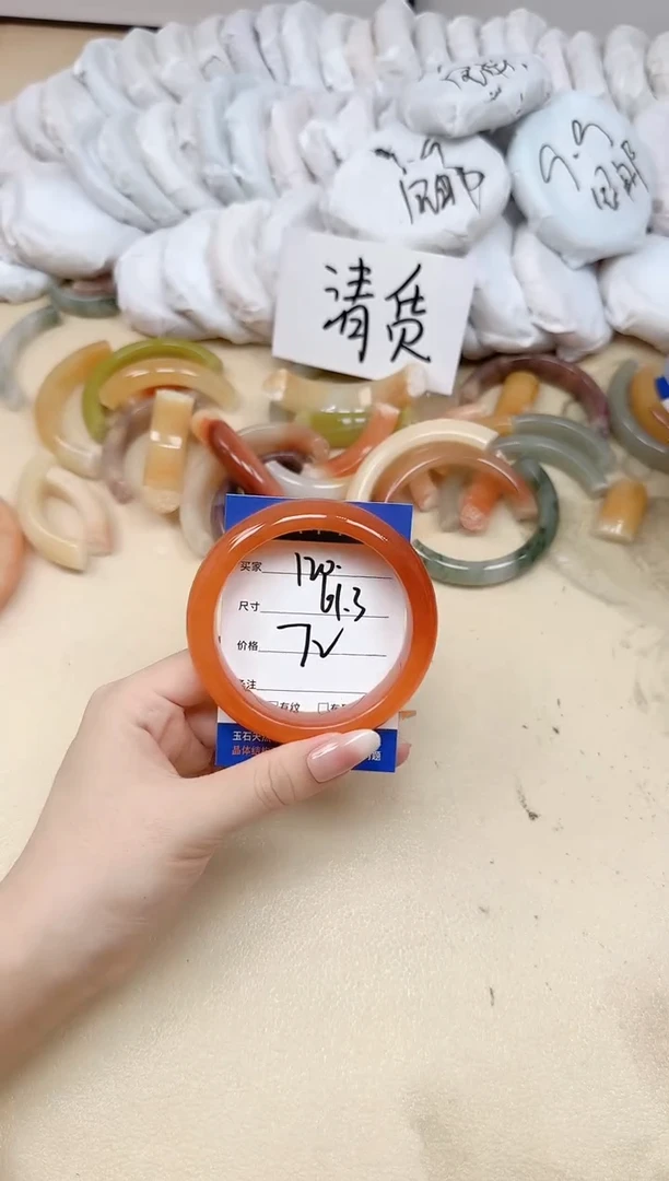 未镶嵌手镯石英质玉120/61.3