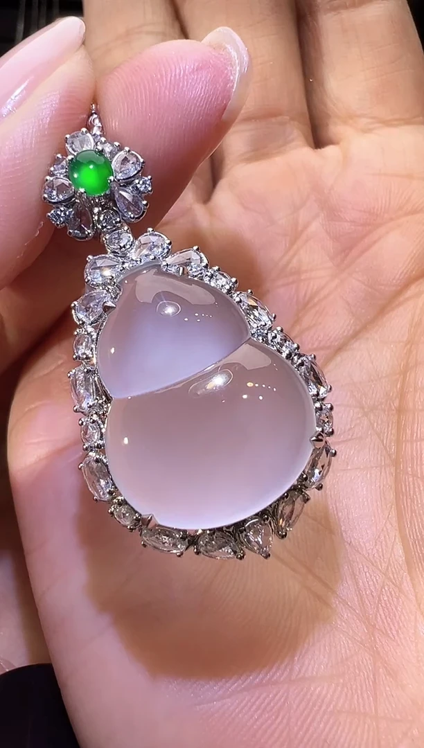 颈饰18K金镶嵌翡翠葫芦