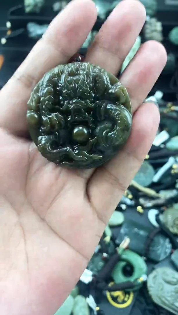 和田玉未镶嵌颈饰1
