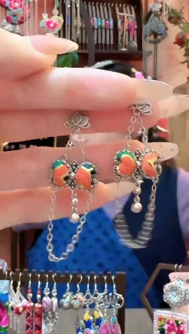 织绣云织谣民族风精美饰品19*