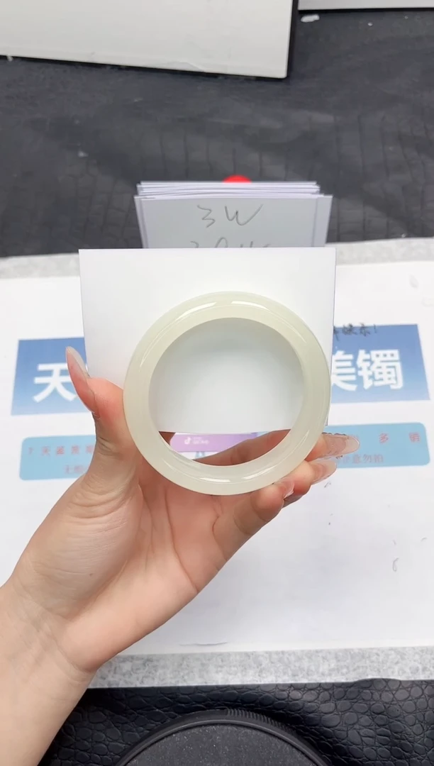 【闪购商品】石英质玉手镯未镶嵌N237-56.3