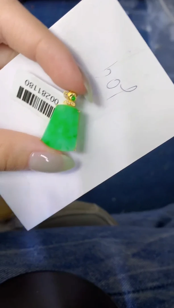 翡翠18K金镶嵌颈饰缅甸天然翡翠A货