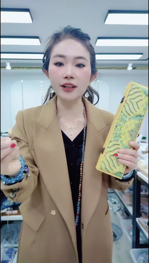 树脂制品2769黄长盒子