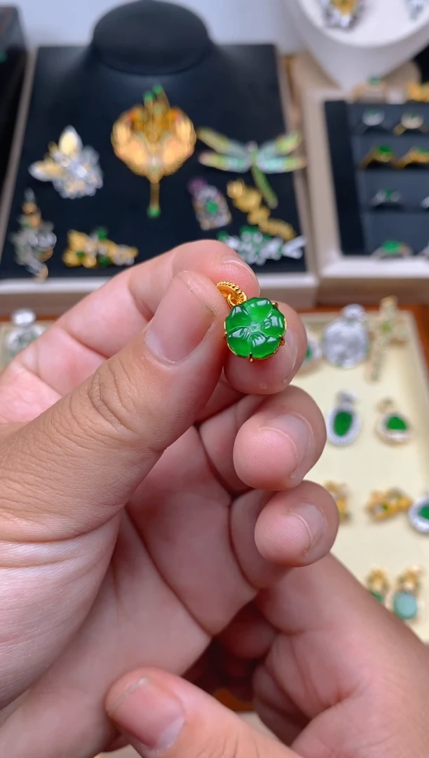 【闪购商品】翡翠吊坠(不含链)银S925镶嵌花花