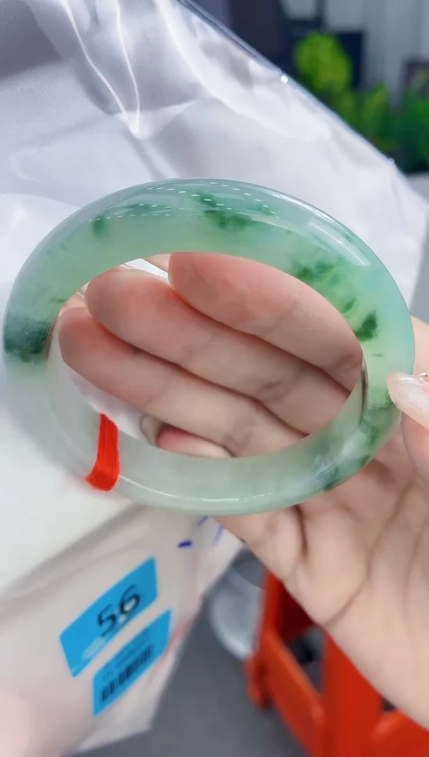 翡翠手镯未镶嵌翡翠手镯