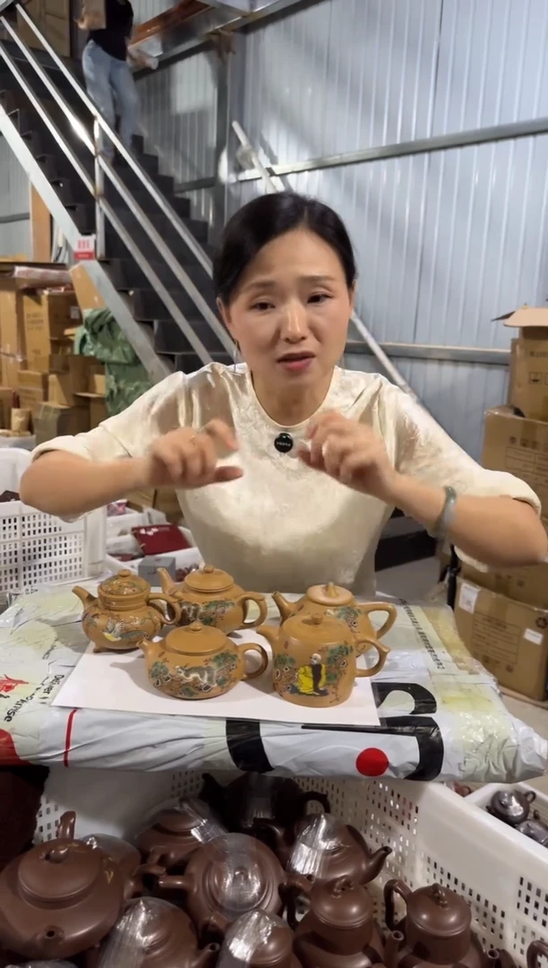 茶壶紫砂小**_黄金段泥绘套组+传家熟茶龙柱