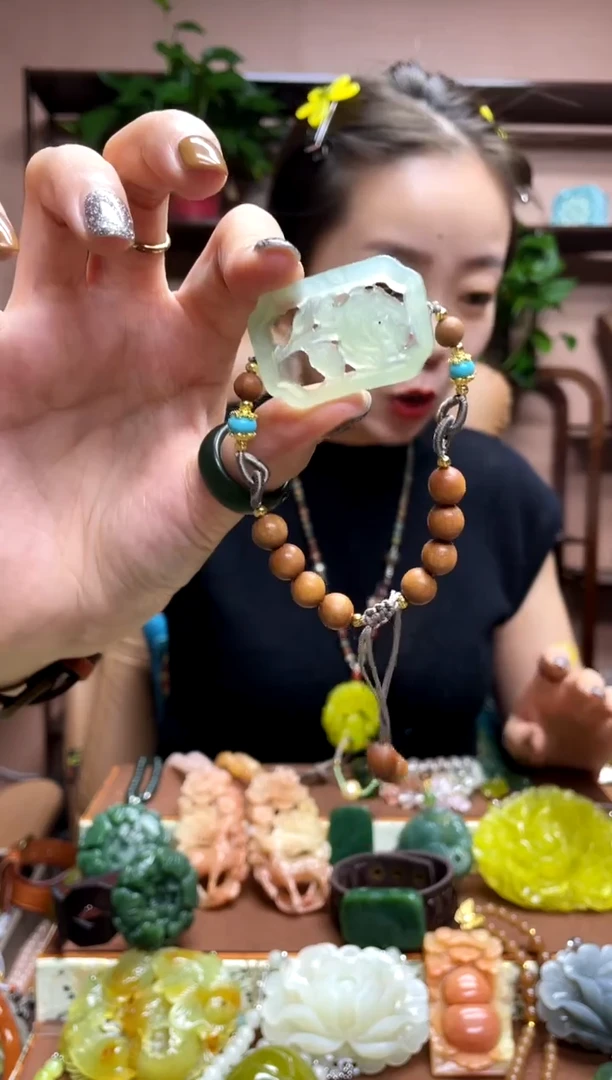 未镶嵌岫玉吊坠多样性发货发其中之一