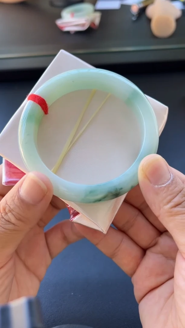 未镶嵌手镯翡翠多人