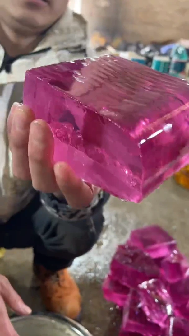 新疆五彩石原石摆件