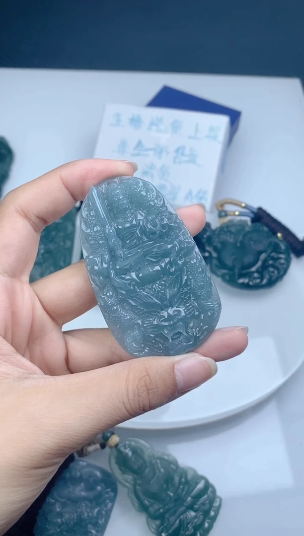 翡翠未镶嵌颈饰